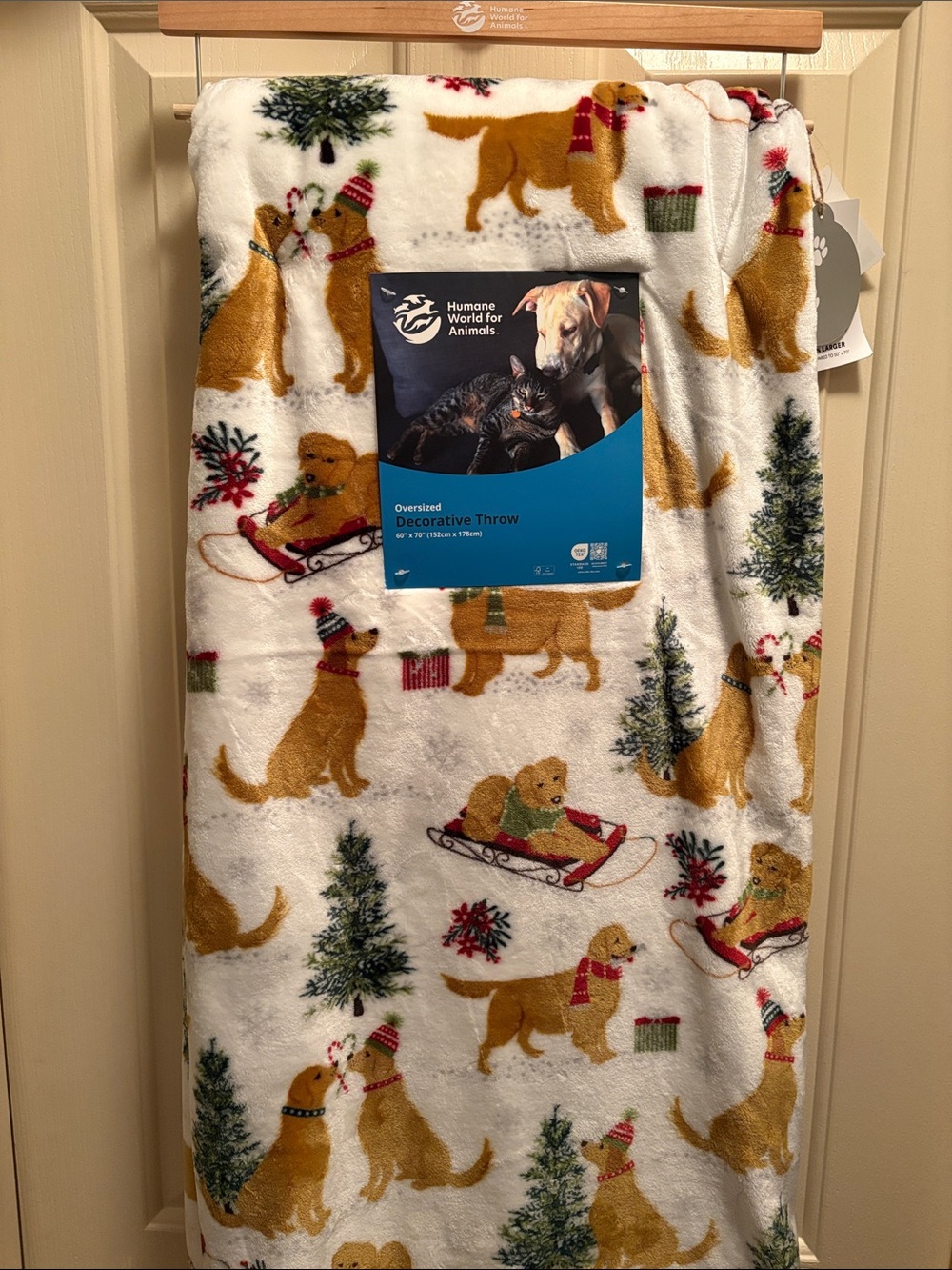 Golden Retriever Winter Wonderland Throw Blanket